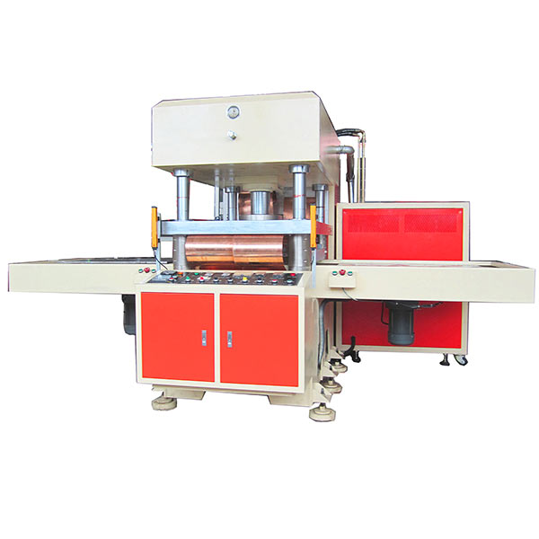 油壓式半自動(dòng)膠盒壓痕模切機(jī) 油壓式半自動(dòng)膠盒壓痕模切機(jī)